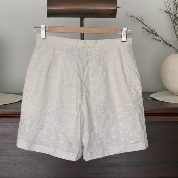Vintage Tommy Hilfiger Ivory Eyelet, Lined Shorts, Size 4 - Picture 7 of 11